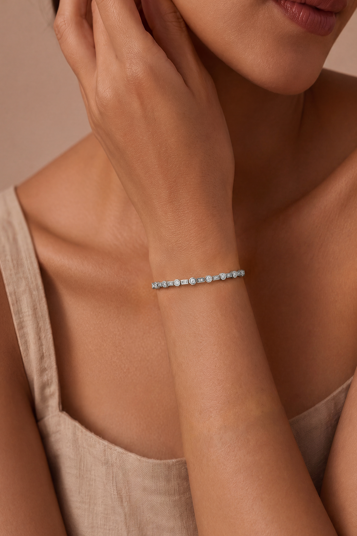 Model wearing Geo Link Bracelet Silver – Clair de Lune