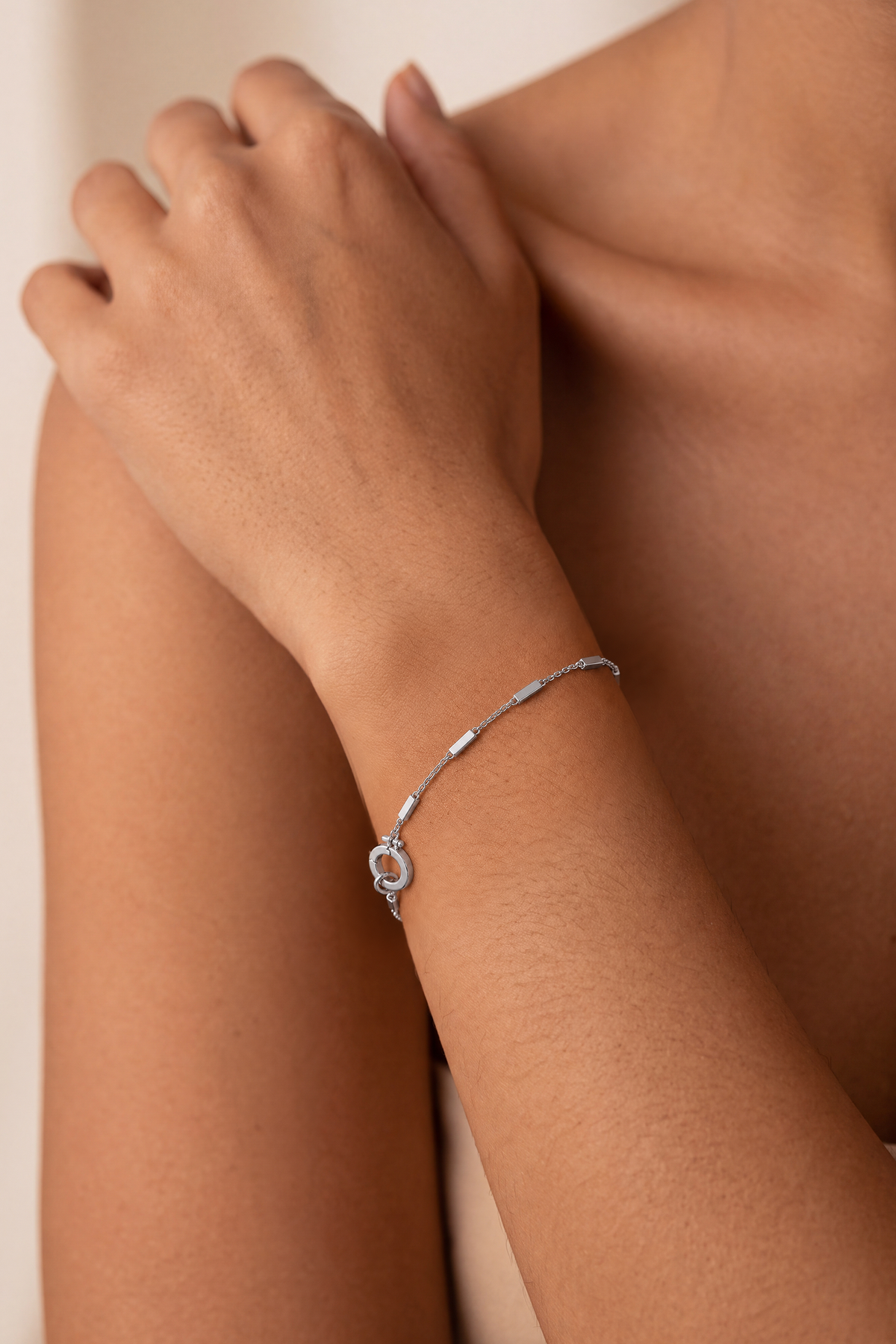 Model wearing Mini Bar Bracelet Silver – Clair de Lune