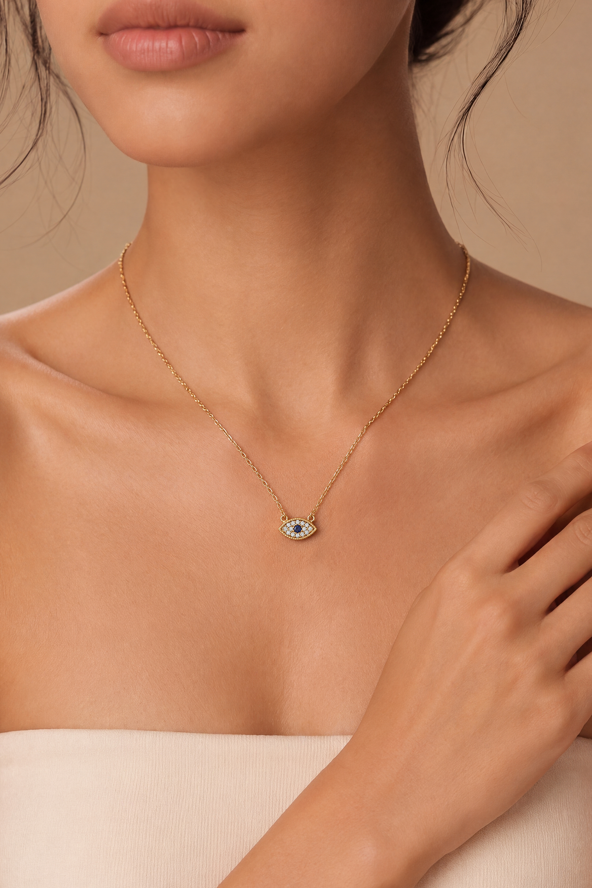 Model wearing Sapphire Eye Necklace Gold – Clair de Lune
