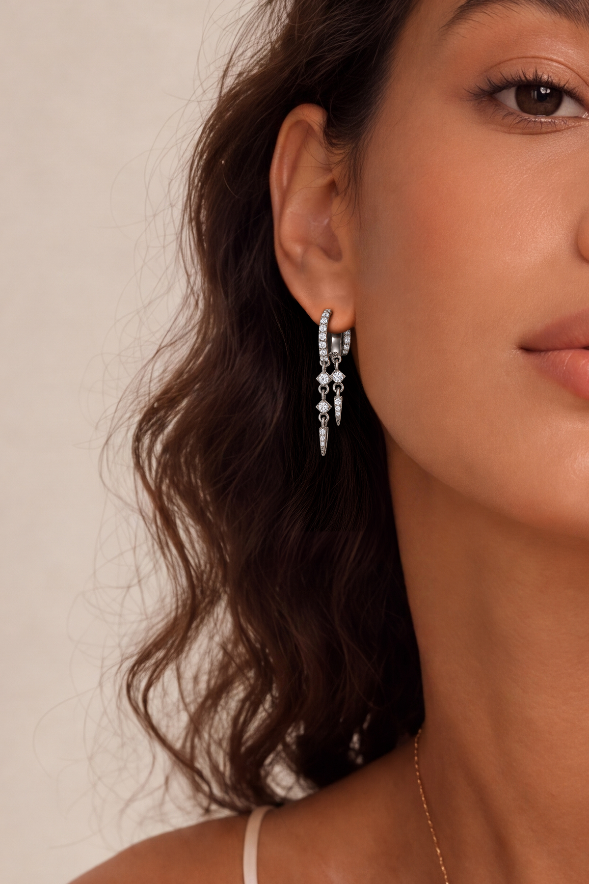 Model wearing Spike Dangle Single Hoop Silver – Clair de Lune