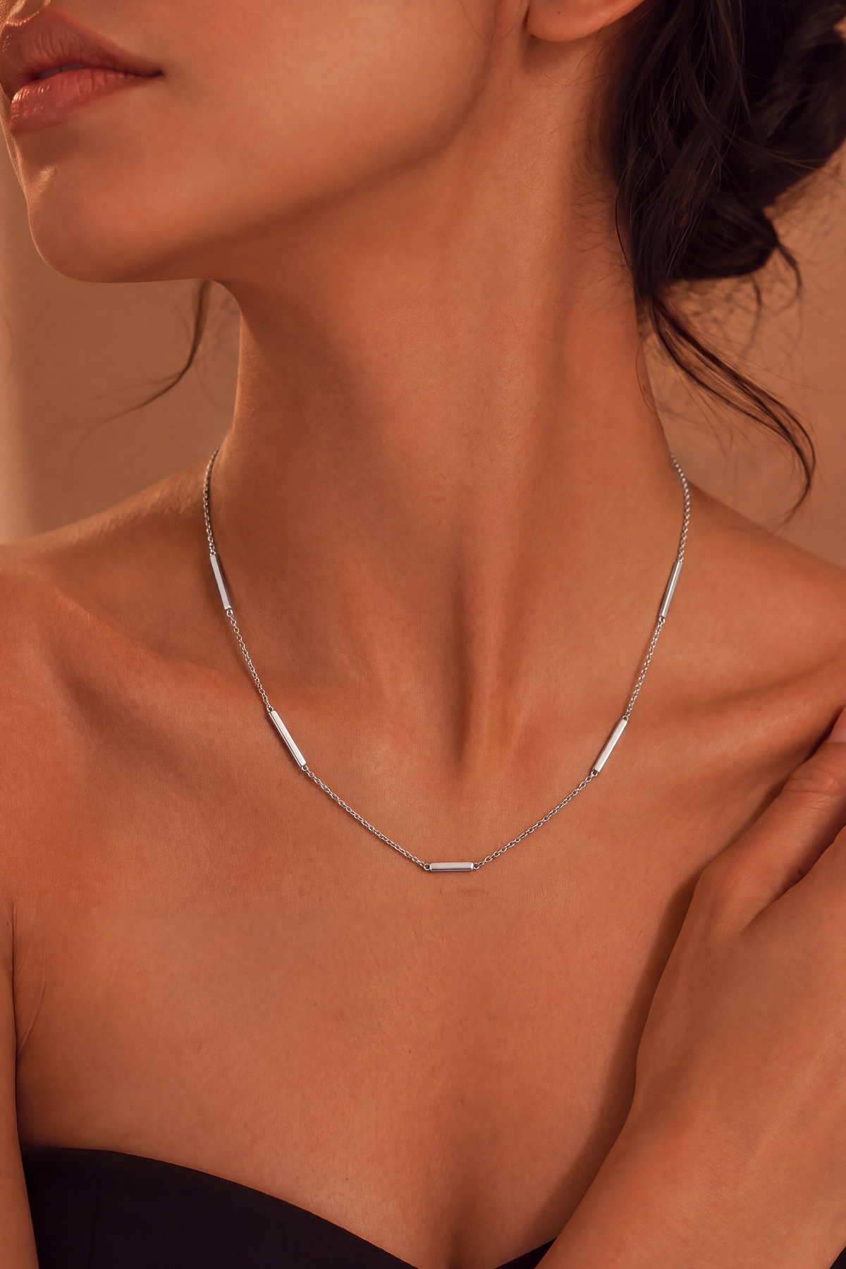 Model wearing Vertical Bar Necklace Silver – Clair de Lune