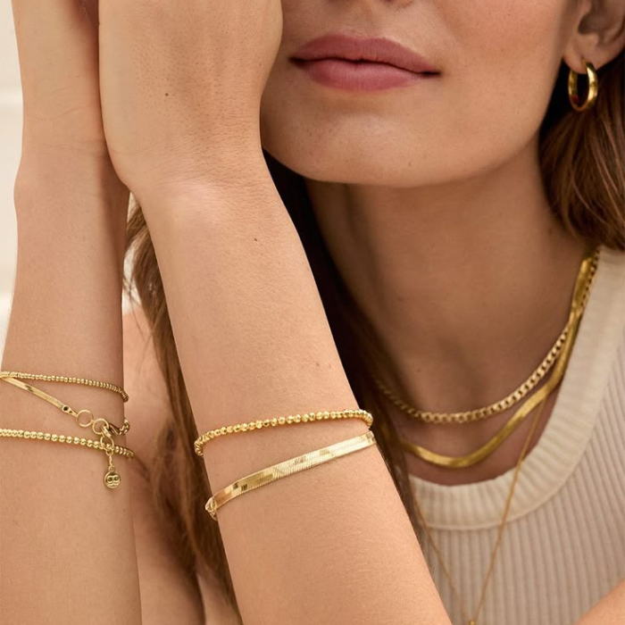 How to Layer Gold Necklaces (Complete Guide)