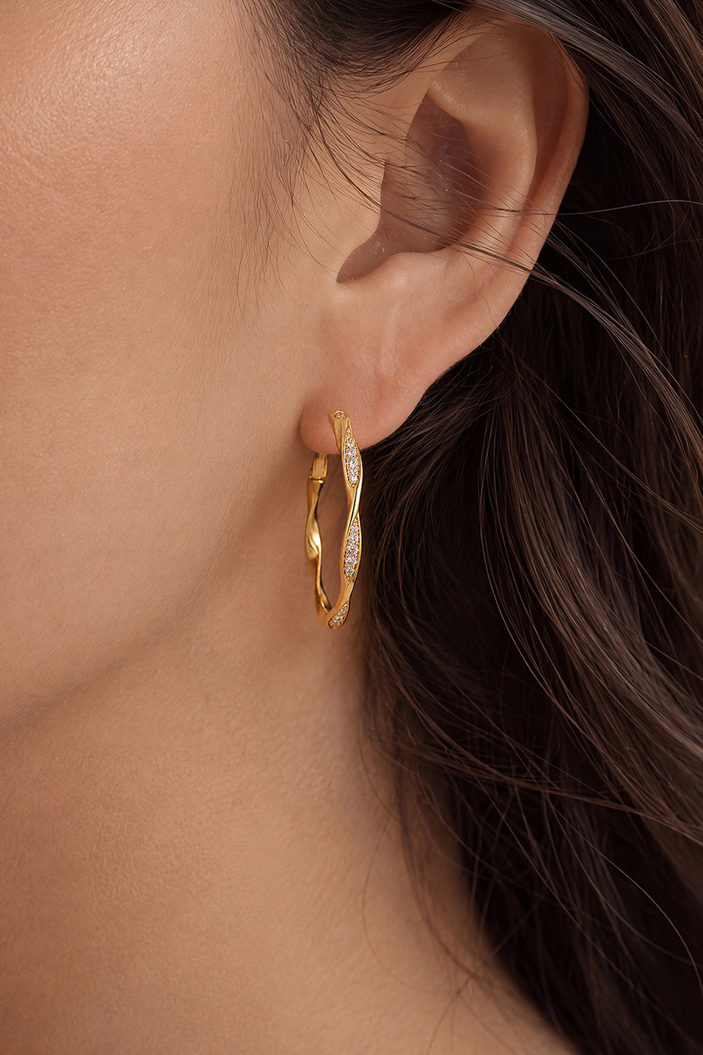 Twisted Glow Hoops Gold – gold plated hoop earrings jewellery