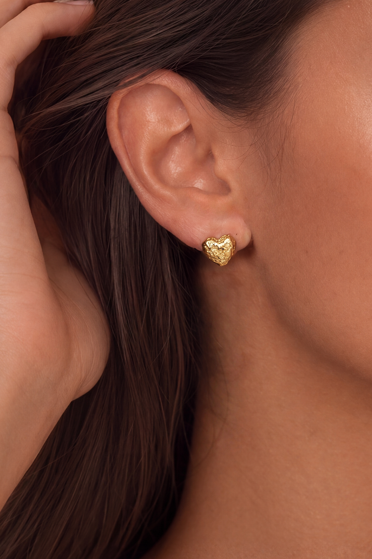 Model wearing Hammered Heart Studs Gold – Clair de Lune
