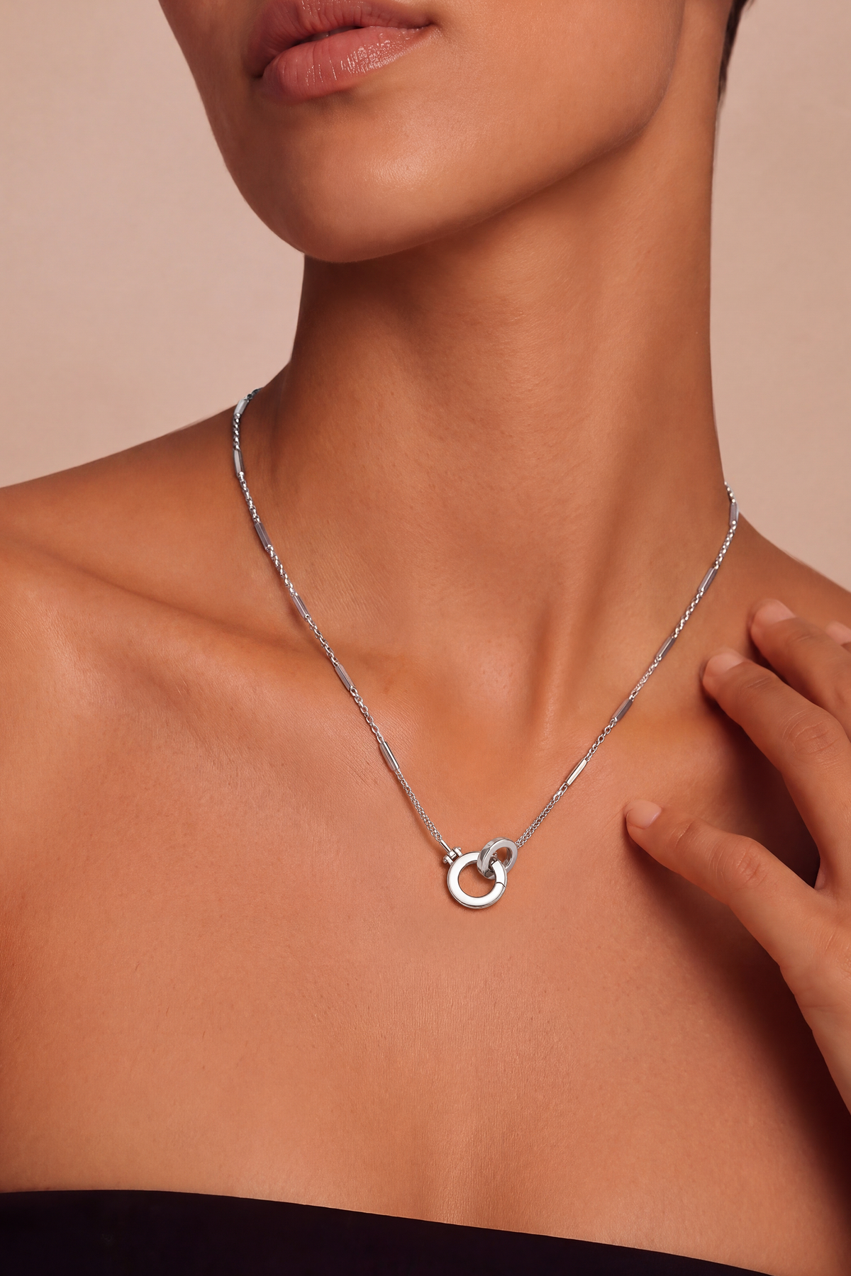 Model wearing Mini Bar Necklace Silver – Clair de Lune