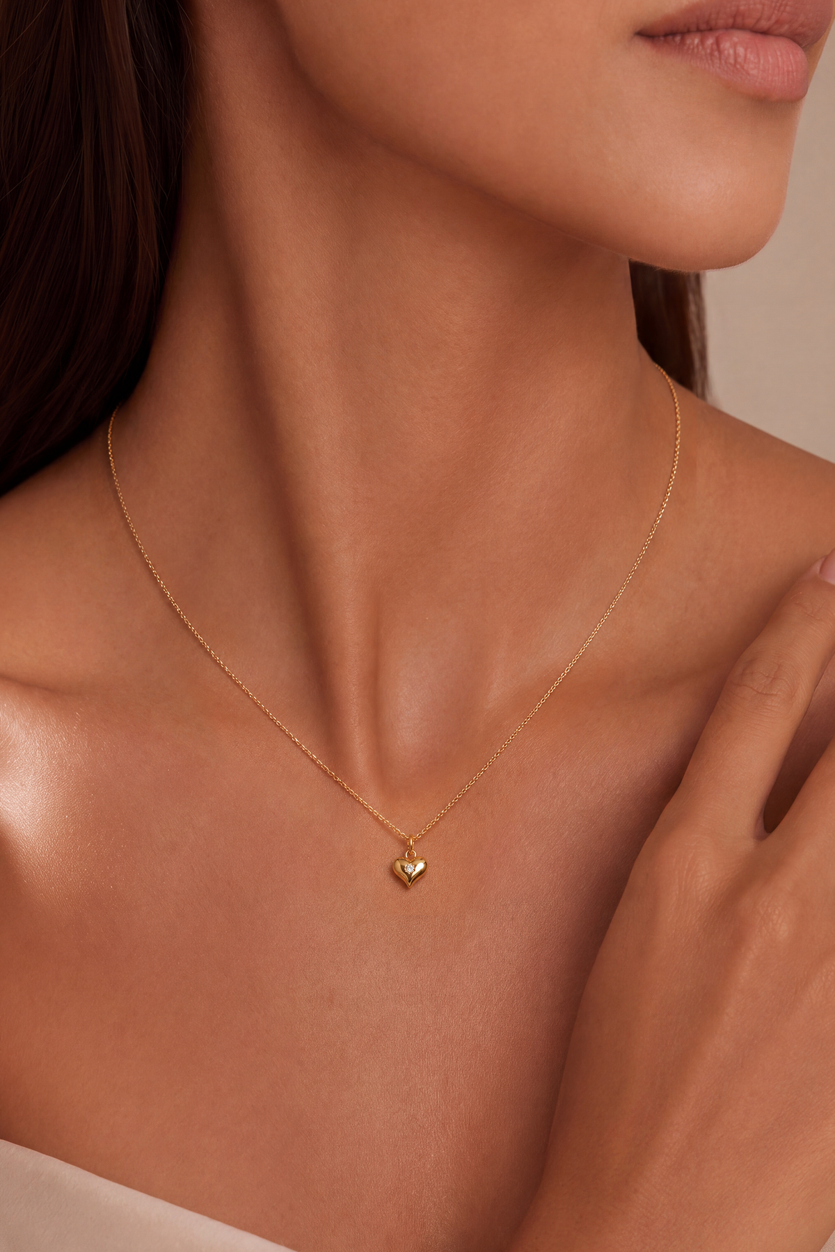Model wearing Solitaire Heart Pendant Gold – Clair de Lune