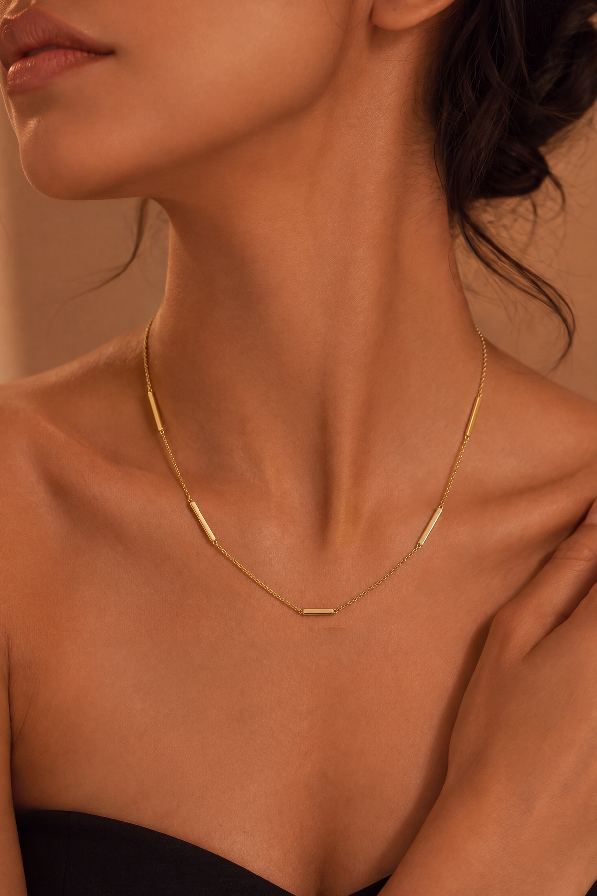 Model wearing Vertical Bar Necklace Gold – Clair de Lune